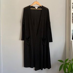 Long black cardigan with pockets